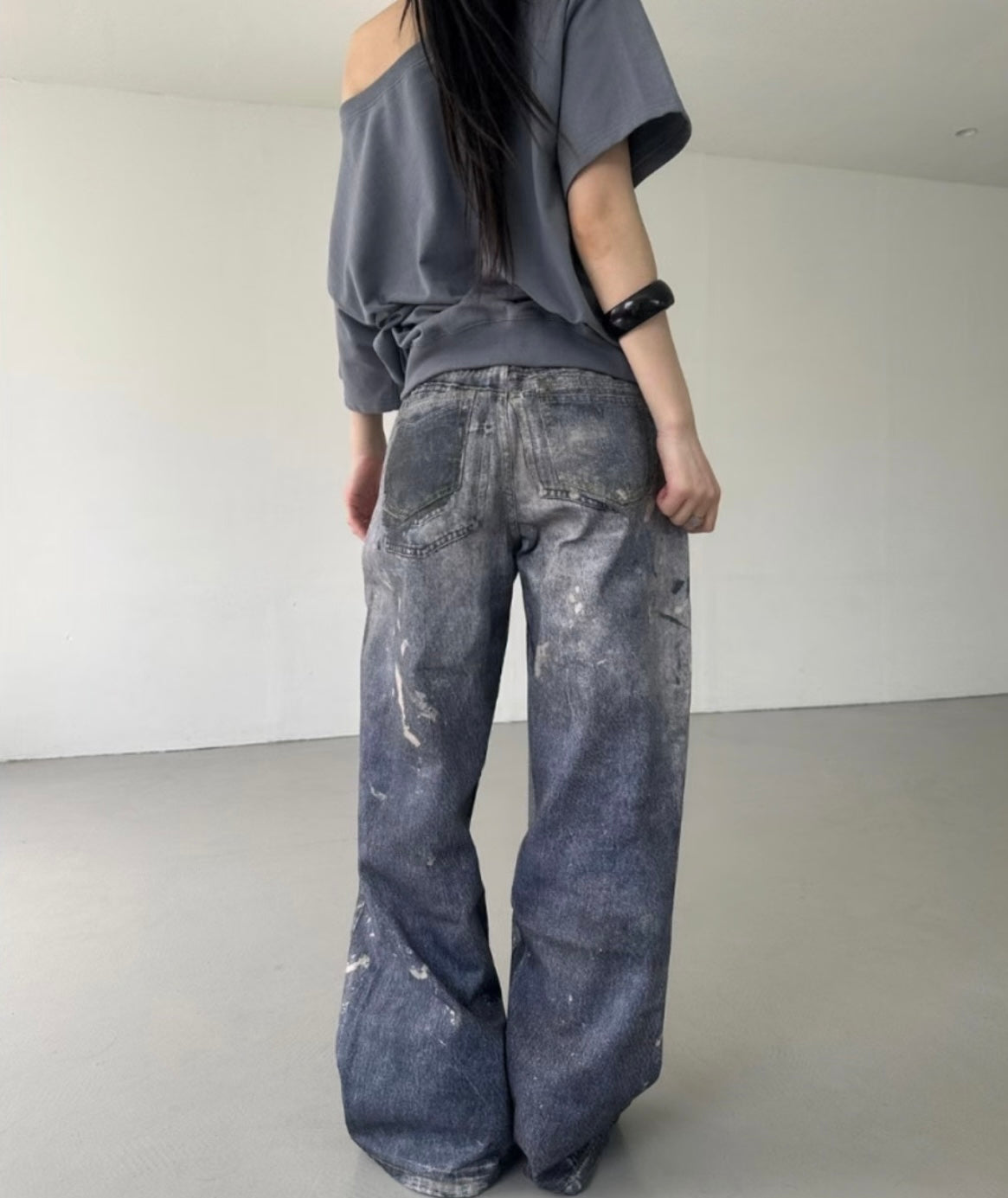 Relaxed fit urban baggy jeans with vintage wash