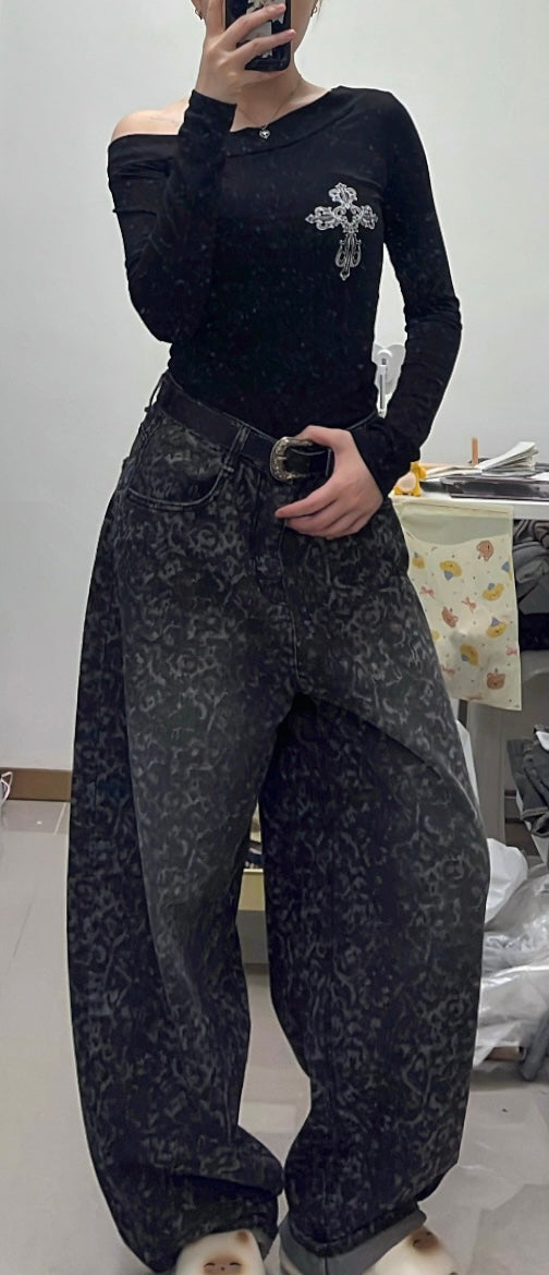Cross fitted off-shoulder top