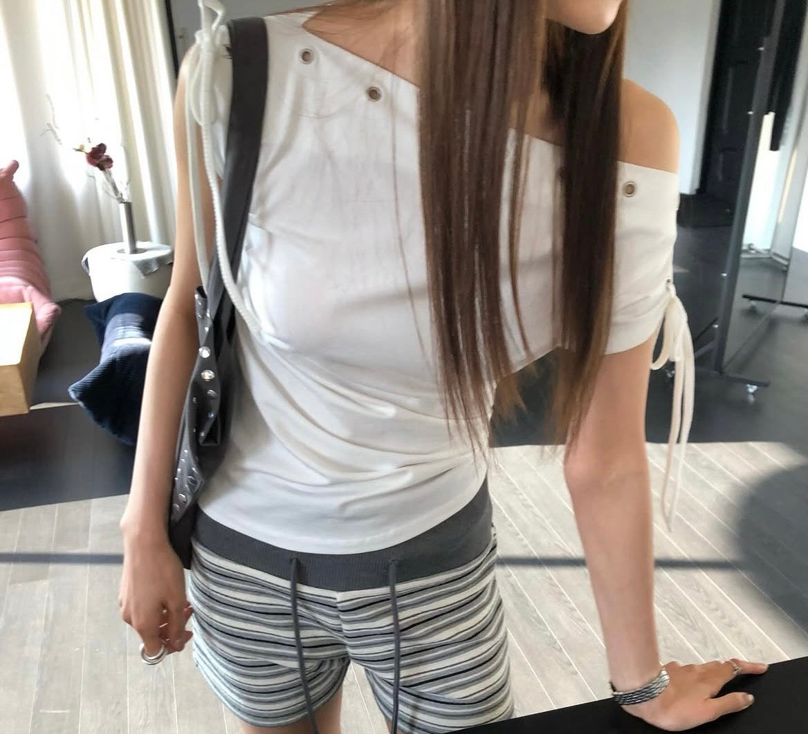 Lazy cool off-shoulder top