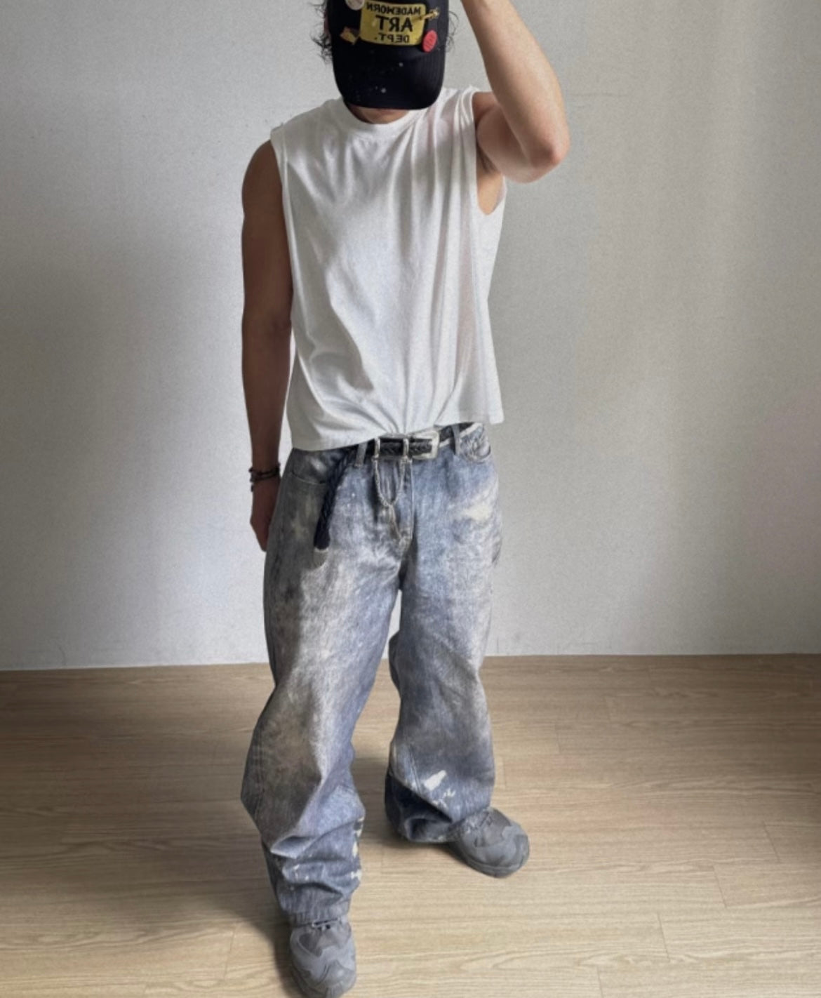 Relaxed fit urban baggy jeans with vintage wash