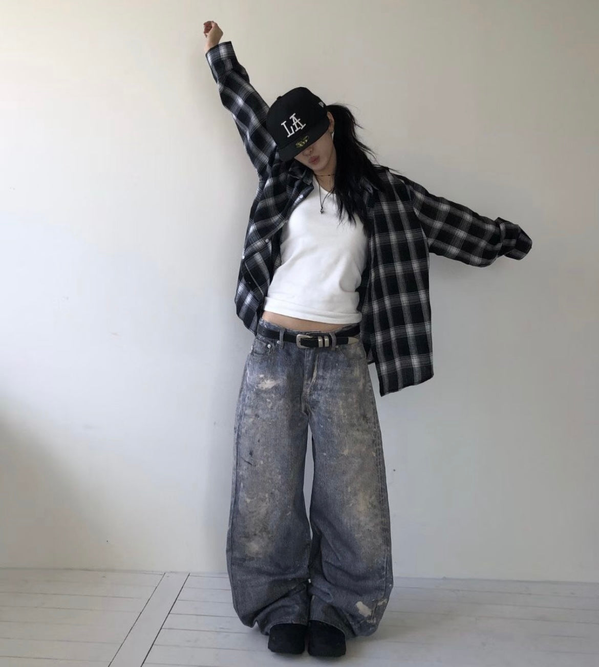 Relaxed fit urban baggy jeans with vintage wash