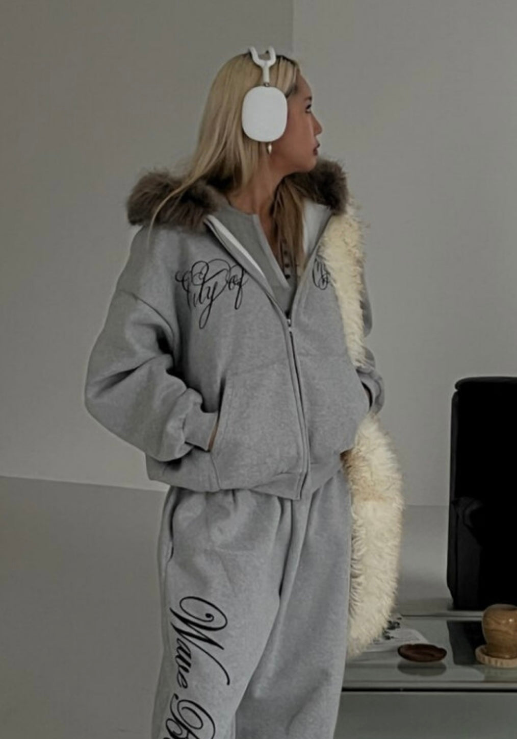Angel fur hood zip-up