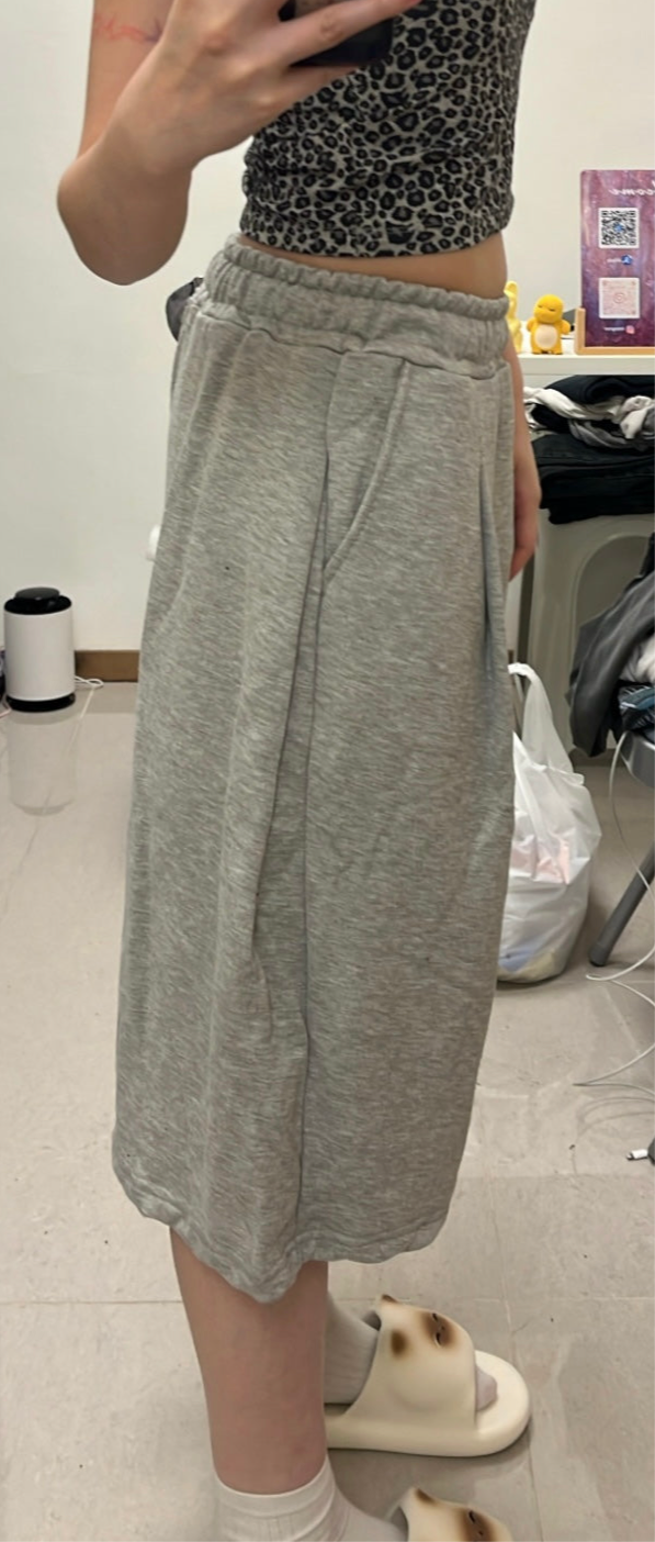 Pleated comfort shorts