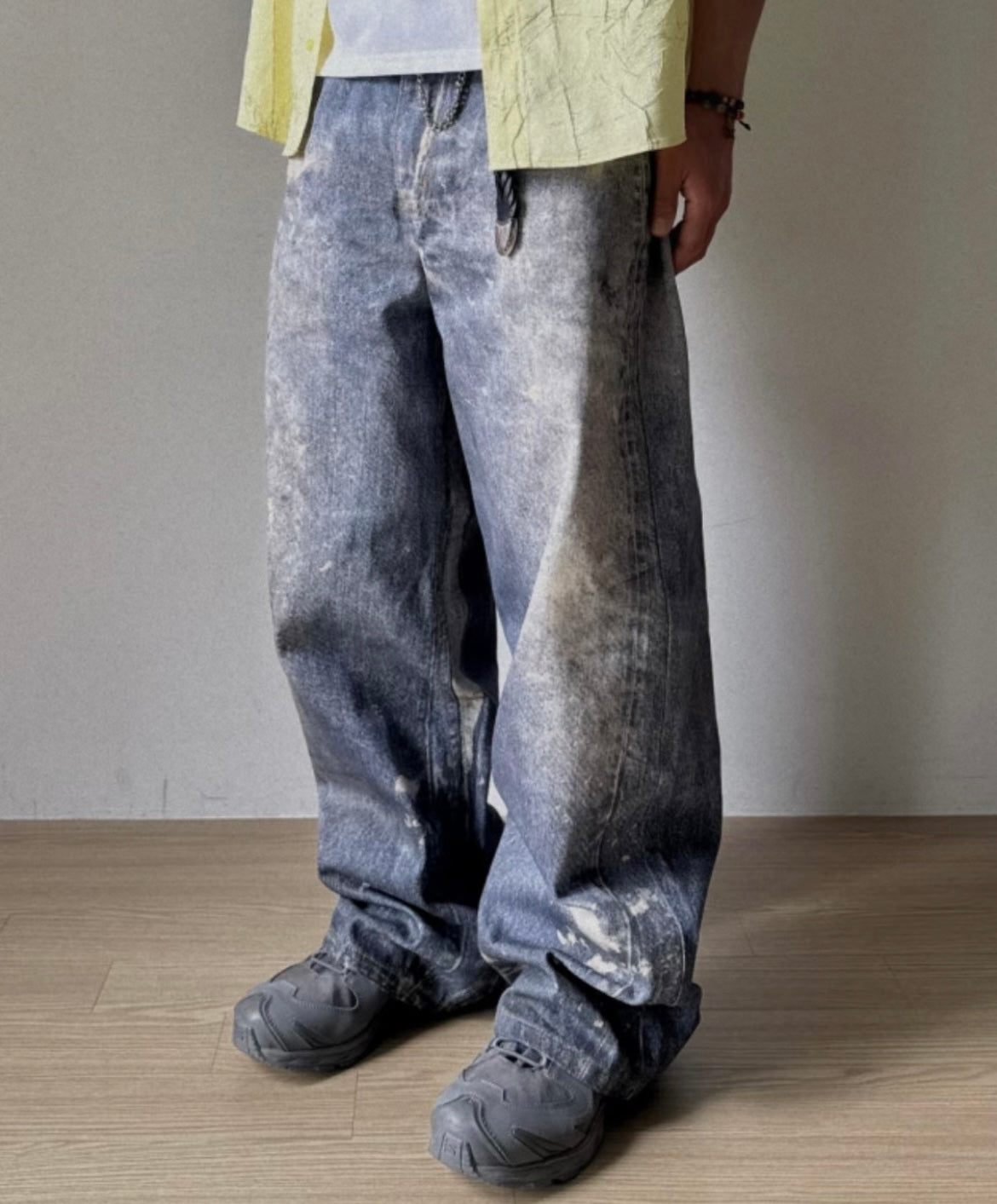 Relaxed fit urban baggy jeans with vintage wash