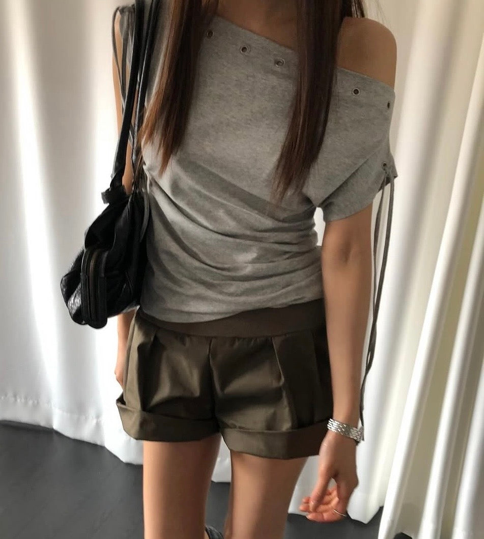 Lazy cool off-shoulder top