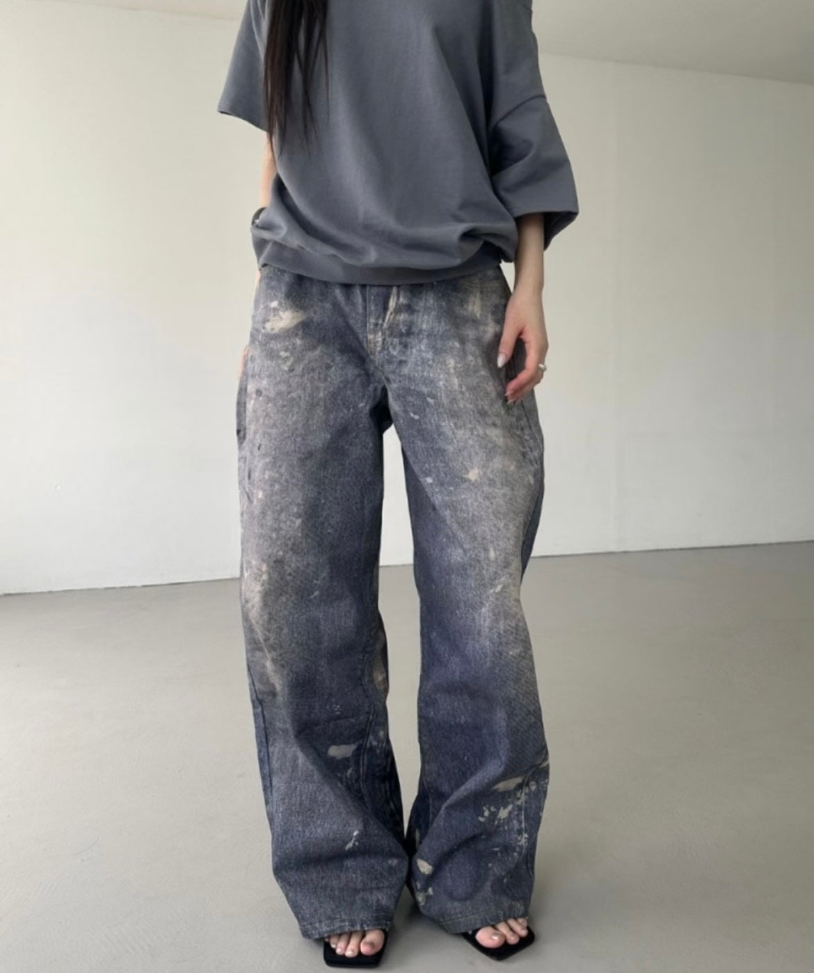 Relaxed fit urban baggy jeans with vintage wash