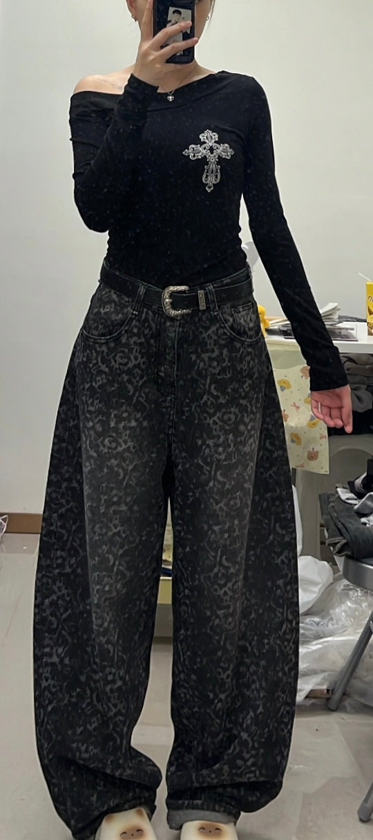 Cross fitted off-shoulder top
