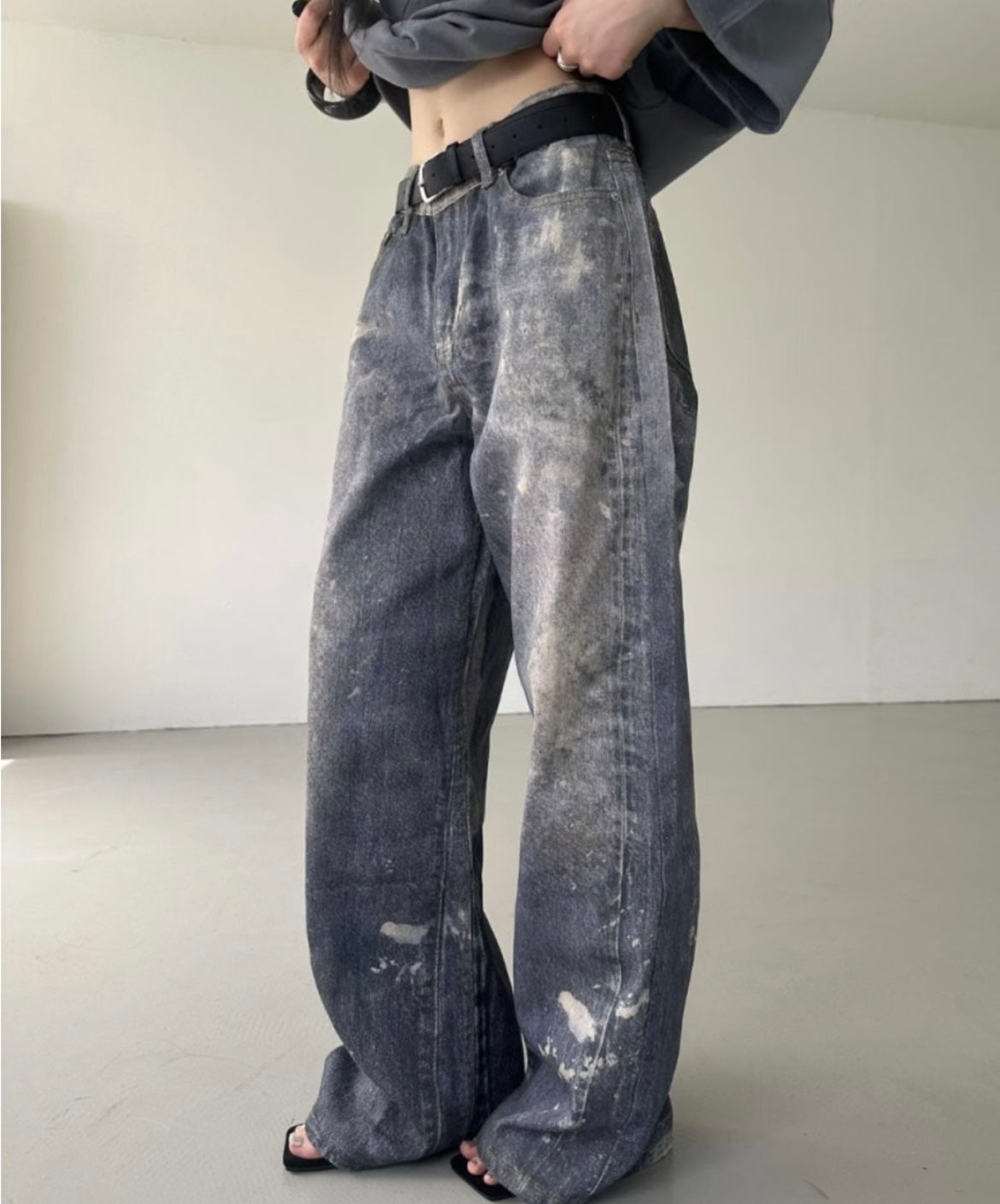 Relaxed fit urban baggy jeans with vintage wash
