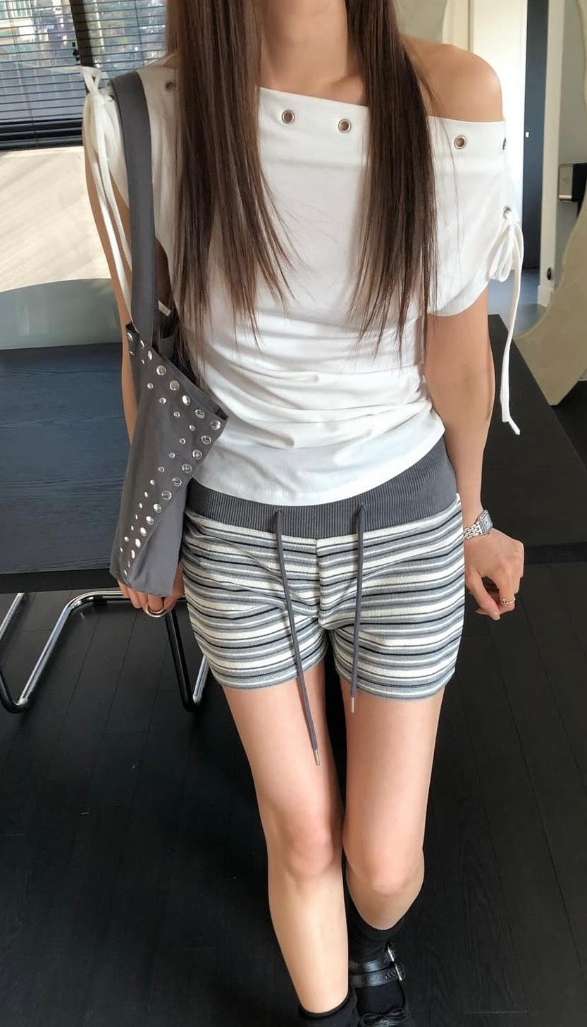Lazy cool off-shoulder top