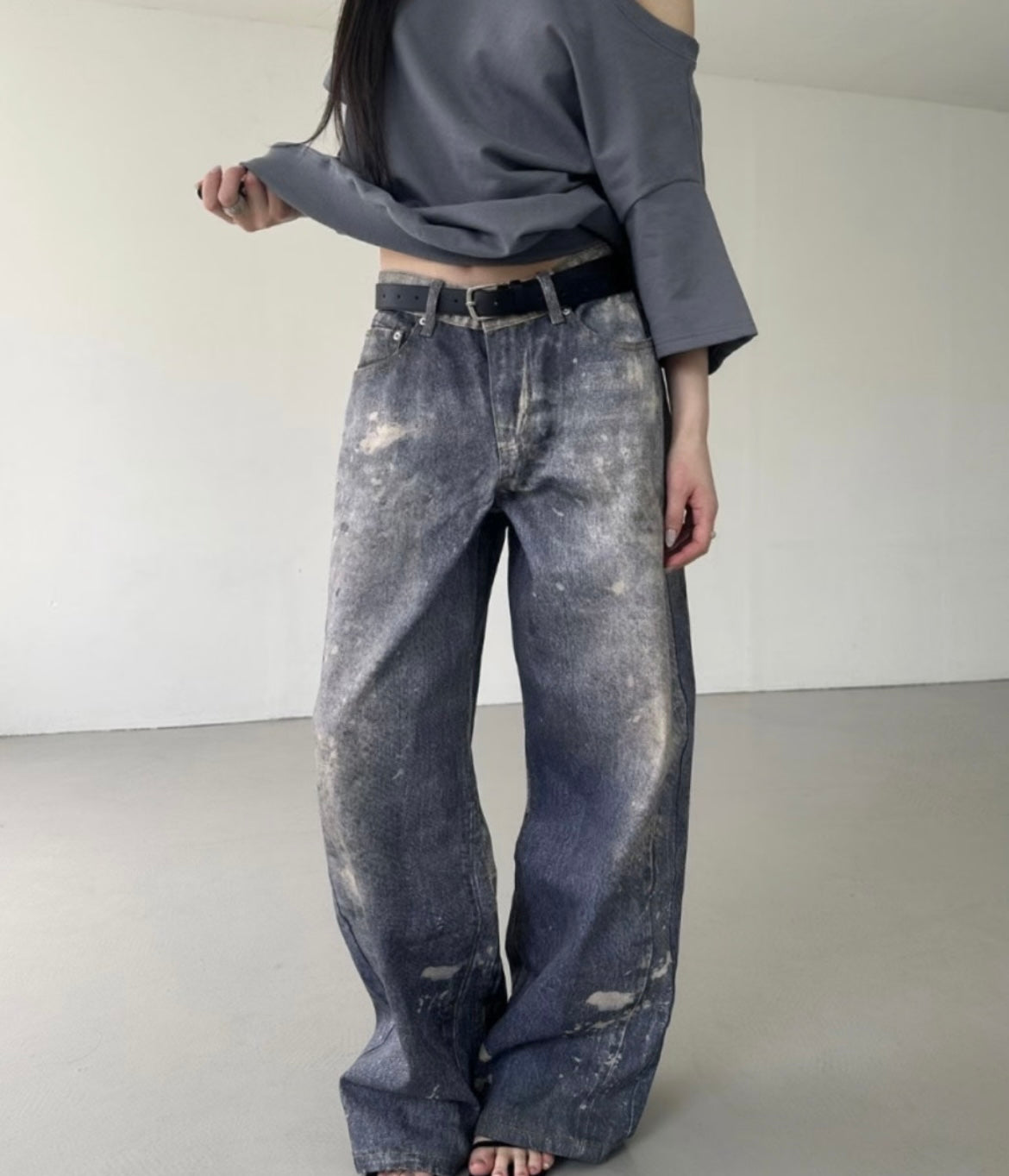 Relaxed fit urban baggy jeans with vintage wash