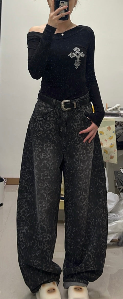 Cross fitted off-shoulder top