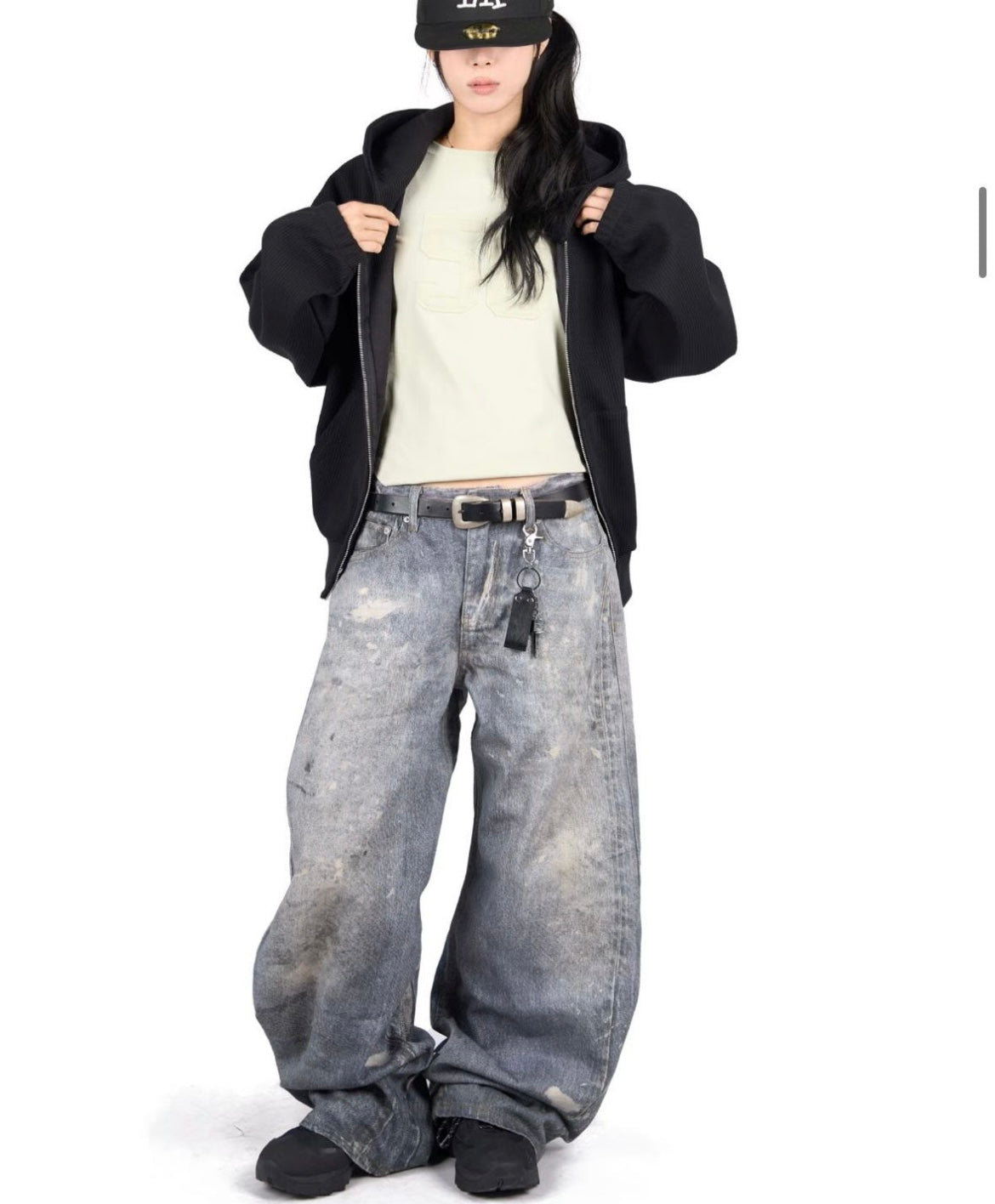 Relaxed fit urban baggy jeans with vintage wash