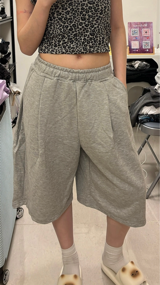 Pleated comfort shorts