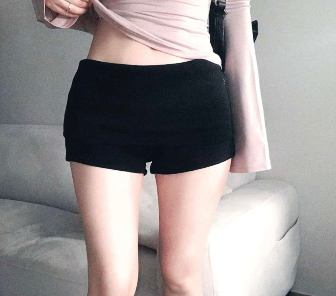 Soft folded waist shorts👅