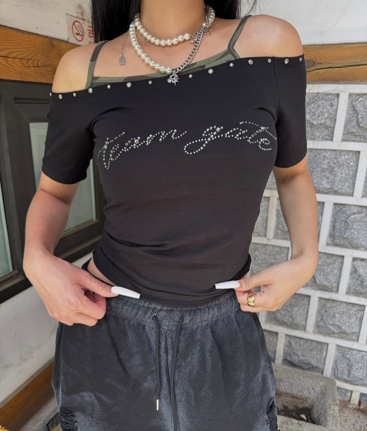 Camo studded off-shoulder top💜