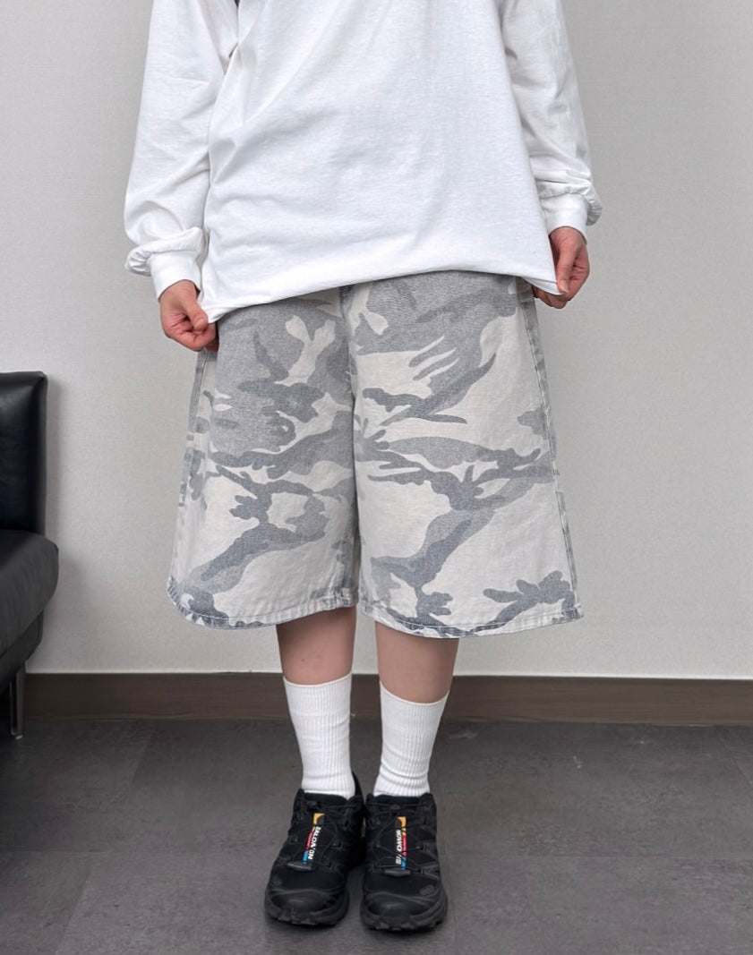 Gray camo wide-leg shorts