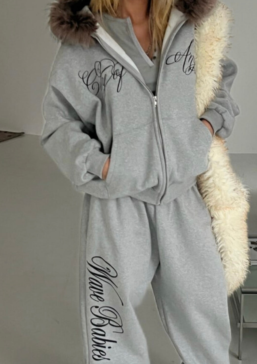 Angel fur hood zip-up