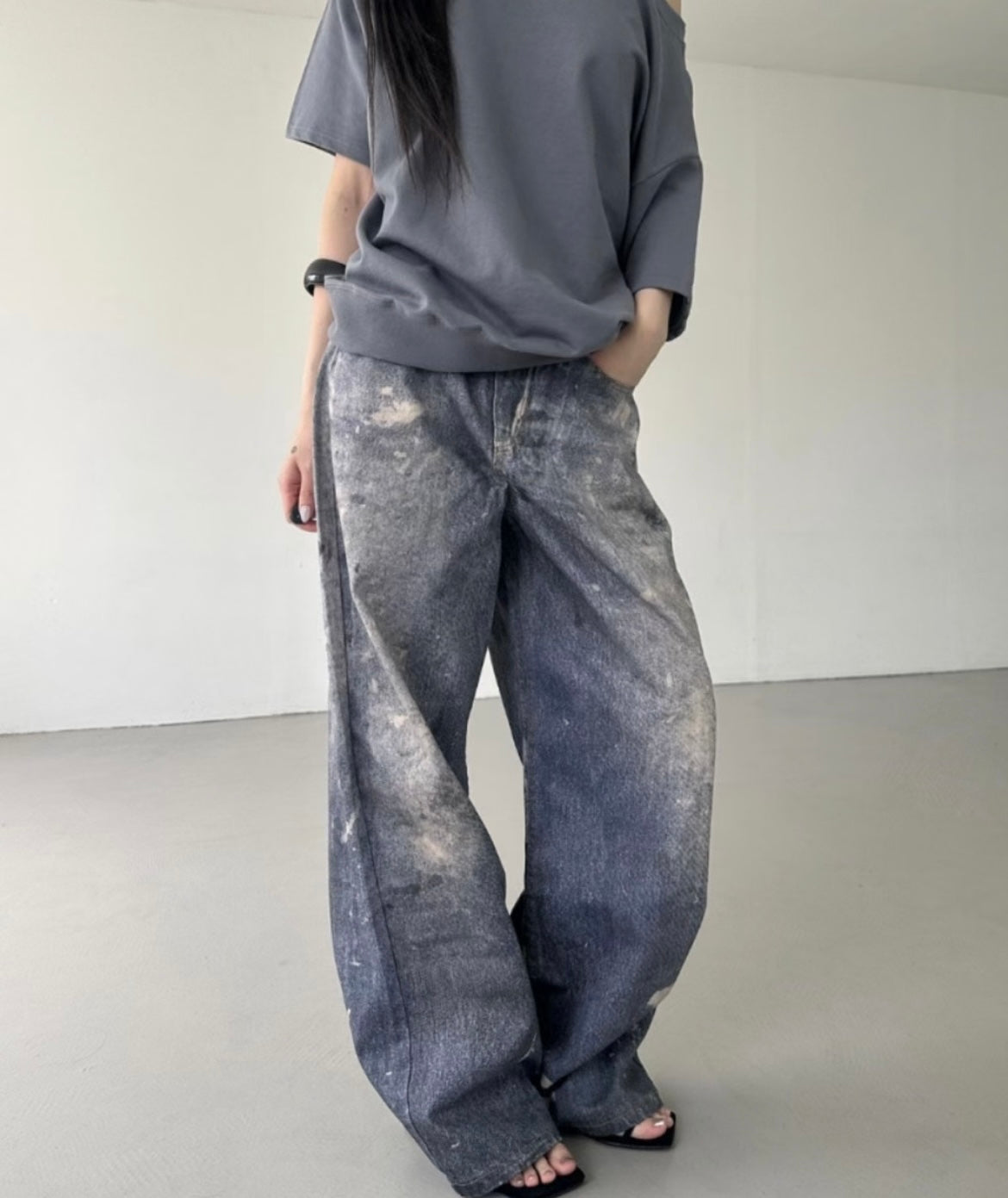 Relaxed fit urban baggy jeans with vintage wash