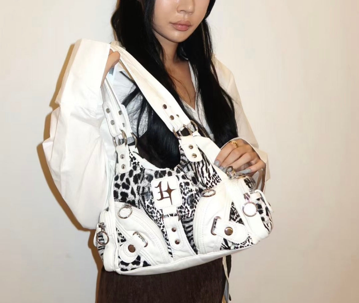 Gateless leather bag🗝️