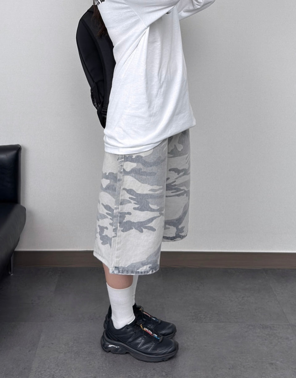 Gray camo wide-leg shorts