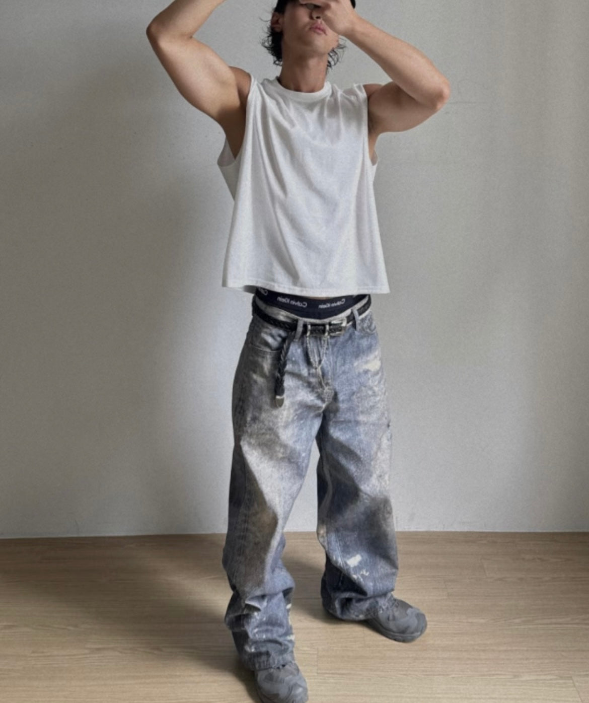 Relaxed fit urban baggy jeans with vintage wash