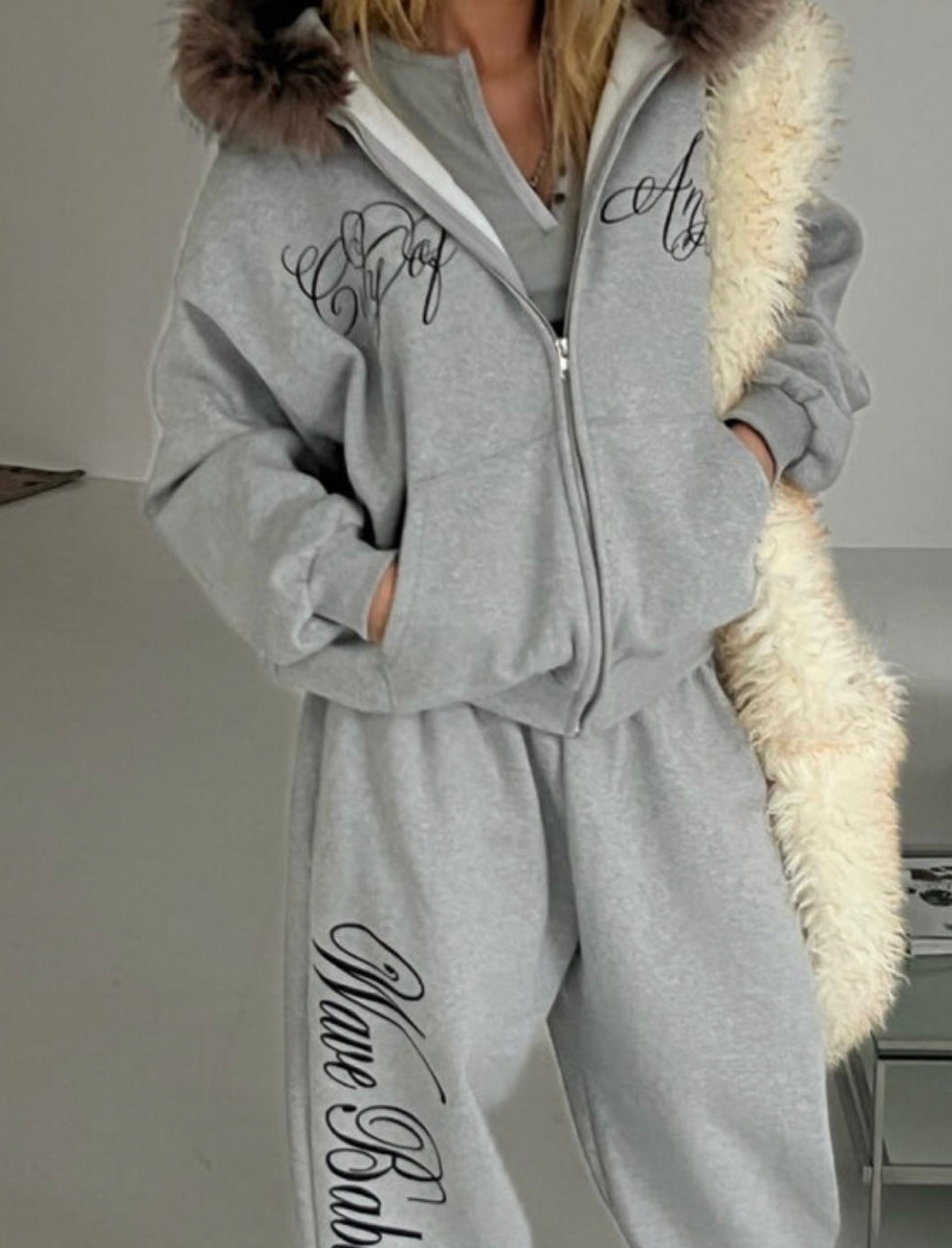 Angel fur hood zip-up
