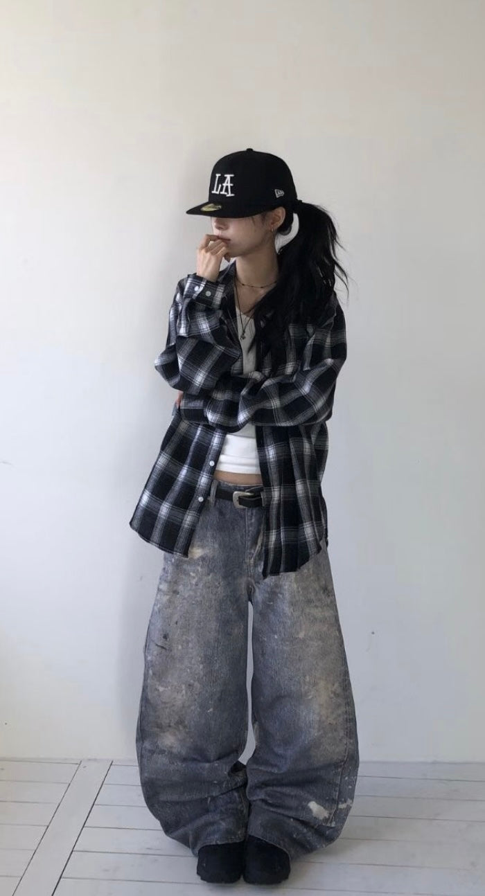 Relaxed fit urban baggy jeans with vintage wash