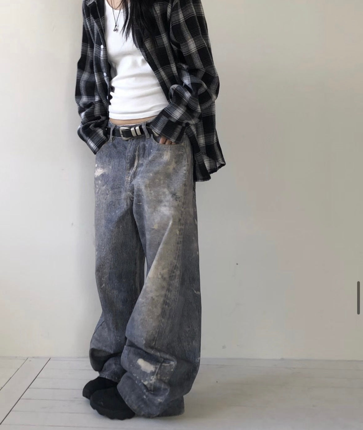 Relaxed fit urban baggy jeans with vintage wash