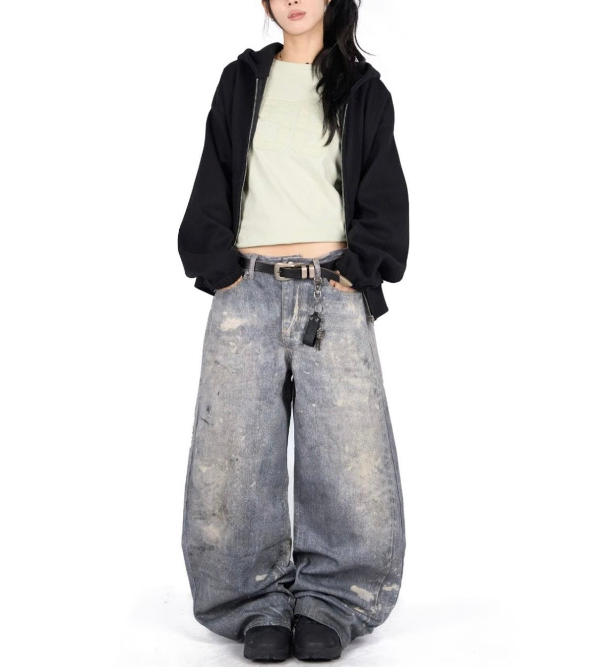 Relaxed fit urban baggy jeans with vintage wash