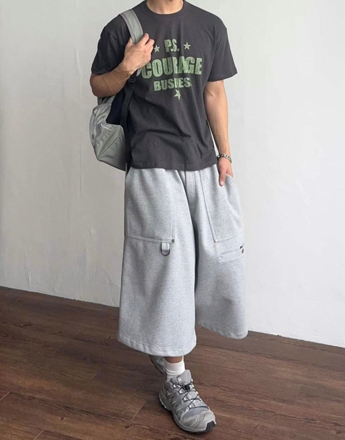 Street style baggy shorts