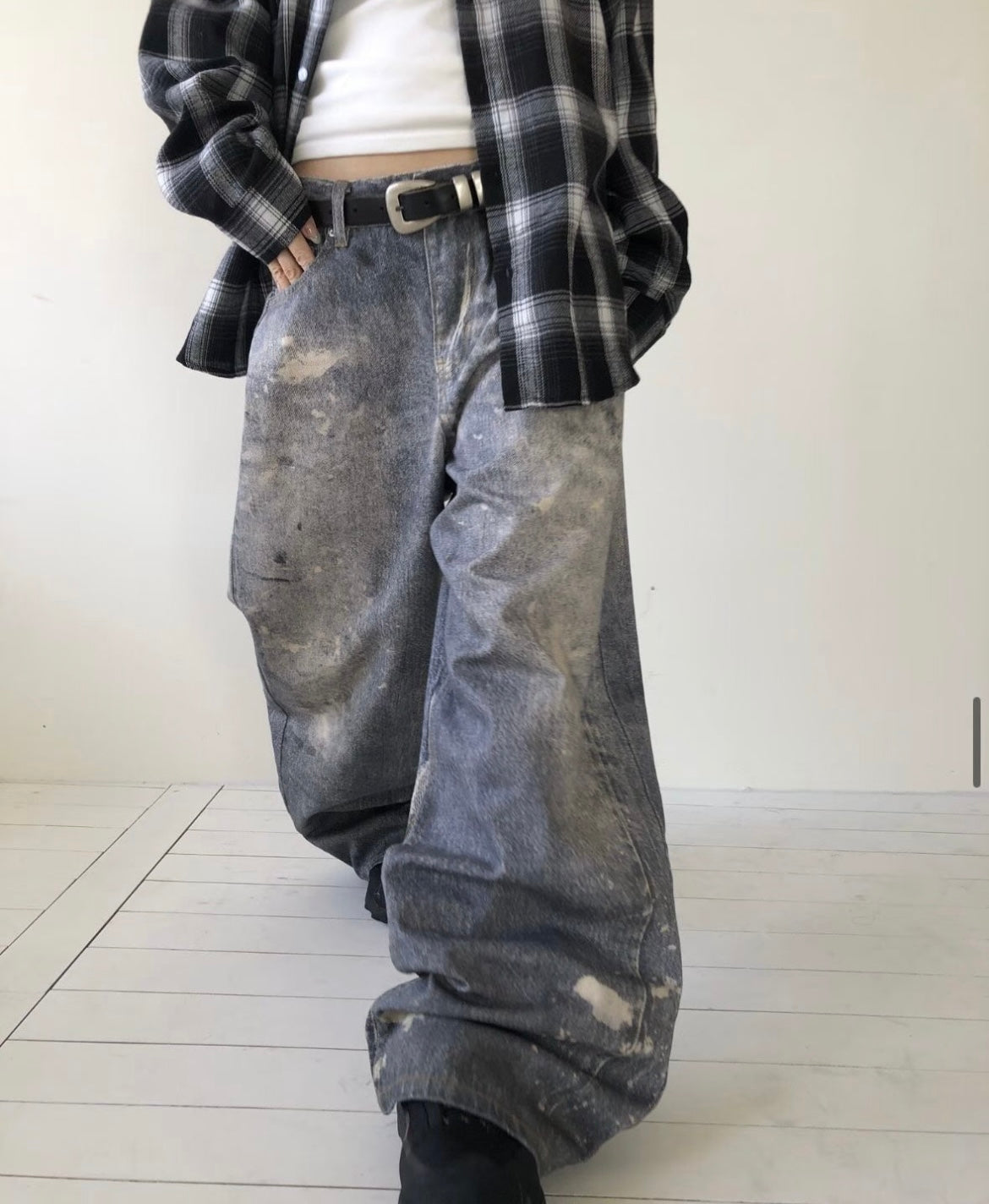 Relaxed fit urban baggy jeans with vintage wash